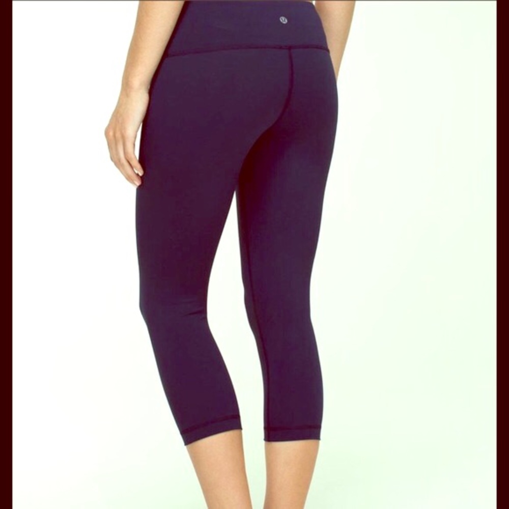 Like New 💯Lululemon Wunder Under Capri dark navy